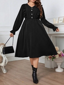 Robe élégante noire grande taille à col en V avec manches bouffantes et jupe ample