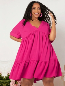Robe élégante rouge rose à col en V, manches courtes et ourlet à volants pour femme