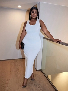 Robe longue moulante sans manches en maille côtelée crème, coupe élégante grande taille