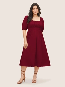 Robe mi-longue élégante rouge vin grande taille avec col carré et manches bouffantes