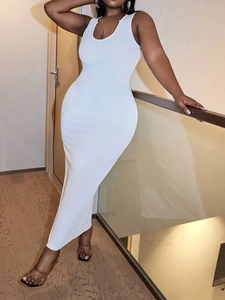 Robe longue moulante blanche sans manches en maille côtelée avec un col en V sophistiqué