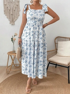 Robe longue fleurie grande taille avec bretelles à nœuds et jupe à volants pour vacances