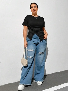 T-shirt noir grande taille pour femme avec taille à cordon et fente latérale