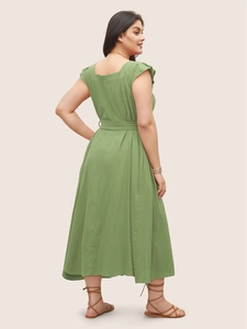 Robe midi sans manches vert avocat grande taille, col carré et détails dos nu élégants