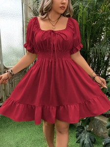 Robe Courte Grandes Tailles Femme Rouge Vin Col Carré Manches Bouffantes Taille Smokée Ourlet à Volants Décontractée Été
