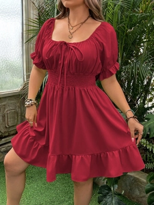 Robe rouge vin pour femme à taille haute avec volants, manches bouffantes et col carré