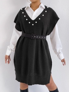 Damen Strickweste Kleid mit tiefem V-Ausschnitt Perlenverzierung und Seitenschlitzen