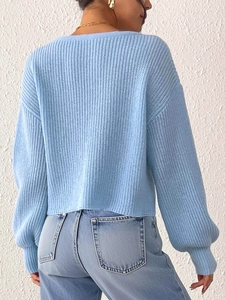 Vue arrière du gilet en maille bleu clair avec col en V et nœuds pour femmes