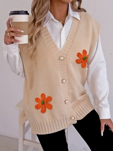 Gilet en maille abricot pour femme avec fleurs crochetées 3D et boutons perle