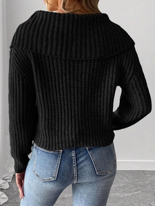 Pull en maille noire pour femme avec grand col à revers et coupe courte décontractée