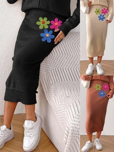 Women Elegant Embroidered Flower Knit Bodycon Midi Skirt Autumn Winter Patchwork Ribbed Hem Knit Pencil Skirt Bottoms