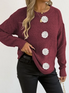 Pull en tricot bordeaux pour femme avec applications de fleurs au crochet 3D sur le devant
