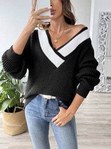Pull en maille oversize à col en V pour femme avec design contrasté noir et blanc