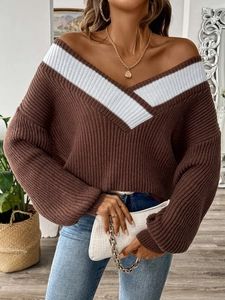 Pull en tricot pour femme marron à col en V, rayures blanches et coupe décontractée