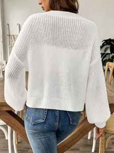 Vue arrière du cardigan en maille blanche pour femme avec motif crochet ajouré texturé