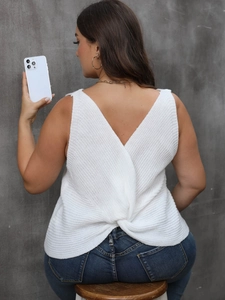 Débardeur en tricot blanc pour femme avec col en V au dos et nœud croisé élégant
