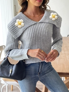Women's grey knitted sweater featuring a wide lapel and handcrafted 3D daisy flowers