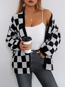 Cardigan da donna in maglia a scacchi bianchi e neri con vestibilità ampia e casual