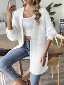 Gilet long blanc pour femme en maille côtelée avec texture pelucheuse et coupe droite