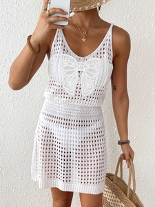 Weißes Häkel-Minikleid mit Spitzen-Schmetterlingsapplikation und sexy durchbrochenem Design