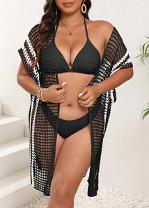 Détail du cache-maillot en crochet noir avec rayures blanches élégantes sur les manches