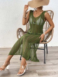 Vestito da spiaggia all'uncinetto verde erba con design traforato per vacanze estive