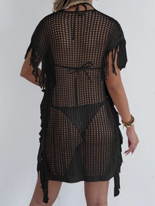 Zwarte gehaakte strand cover-up met open mesh gebreide details en franje aan de zoom
