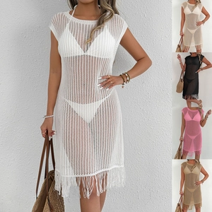 Details von Häkelstrick und Fransen am ärmellosen, hohlen Strand-Cover-up-Kleid für Damen