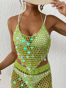 Ensemble de plage en crochet vert avec paillettes, haut licou et short ajouré sexy