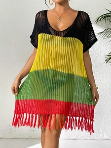 Robe de plage au crochet à rayures avec design ajouré et ourlet à franges