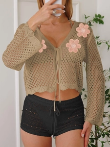 Set cardigan all'uncinetto kaki con fiori 3D rosa e pantaloncini neri coordinati