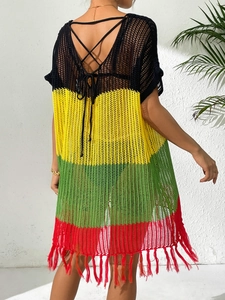 Robe de plage au crochet à rayures colorées avec ourlet à franges et dos lacé
