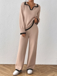 Ensemble chic beige tricoté deux pièces avec pull polo col V et pantalon large