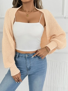 Detailansicht des Häkel-Boleros mit grober Strickstruktur und elastischen Bündchen