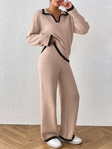 Ensemble en maille beige pour femme avec pull polo à liseré contrasté et pantalon large