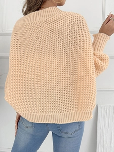 Detailansicht der Rückseite eines beigen Waffelstrick-Cardigans mit gerippten Bündchen