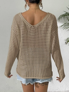 Khaki Häkelpullover mit V-Ausschnitt und stylischem Schleifendetail am Rücken