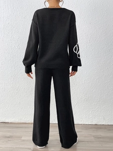 Ensemble tricot noir deux pièces pour femme avec broderie florale et pantalon large fluide