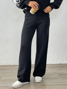 Set due pezzi in maglia nera da donna con maglione e pantaloni a gamba larga