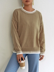 Maglione in maglia kaki sciolto con bordi a righe bianche e maniche lunghe da donna