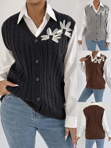 Women's V Neck Cable Knit Vest Sleeveless Sweater Waistcoat With 3D Flower Decoration Button Down Casual Layering Top