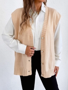 Gilet en maille beige pour femme avec col en V et boutons en perles décoratives