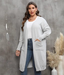 Cardigan long femme gris clair avec col en V, grandes poches et manches lanternes