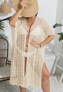 Détail du cache-maillot de plage en crochet ivoire avec motifs dentelle ajourés