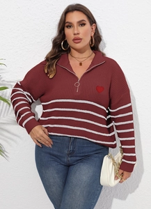 Pull en maille bordeaux pour femme avec rayures blanches, demi-zip et broderie cœur
