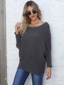 Maglione in maglia grigio scuro da donna con maniche a pipistrello e scollo a barca
