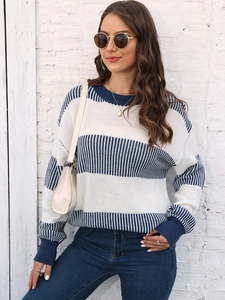 Pull en maille rayé bleu et blanc pour femme avec col rond et manches longues chic