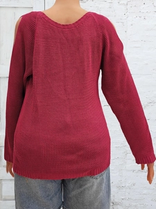 Pull en maille bordeaux pour femme avec épaules dénudées et finitions côtelées ajustées