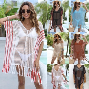Collage de tuniques de plage au crochet avec col en V, manches chauve-souris et franges