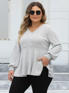 Detail of light gray plus size tunic with V-neck, rib-knit texture and lantern sleeves